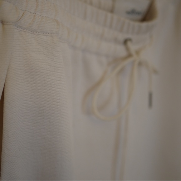 Aritzia Wilfred white joggers - Picture 9 of 11